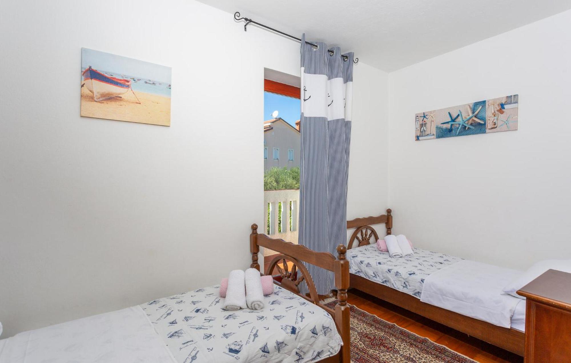 3 Bedroom Stunning Apartment In Krk Krk Town Exterior photo
