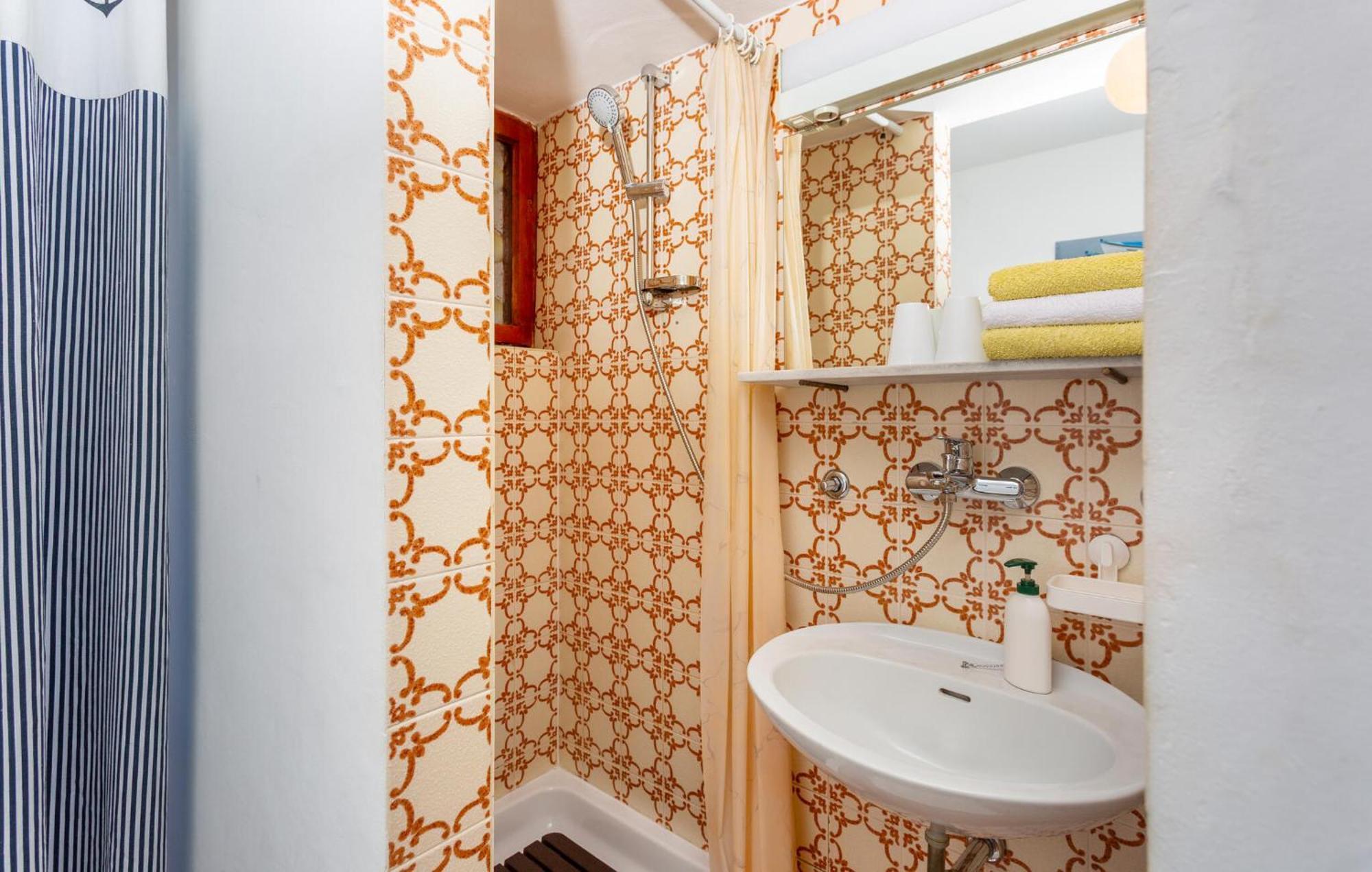 3 Bedroom Stunning Apartment In Krk Krk Town Exterior photo